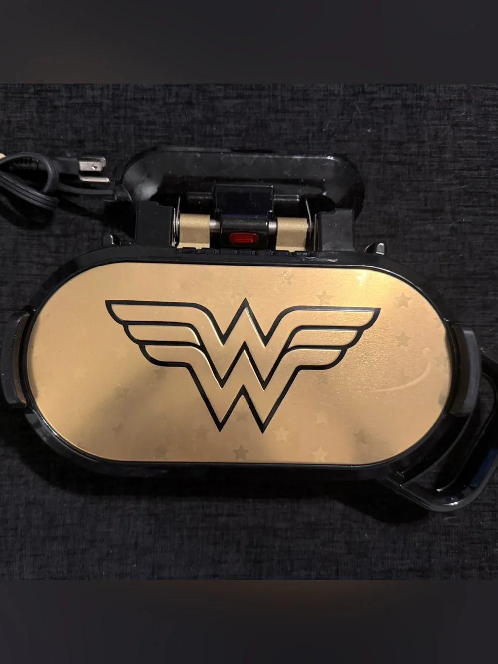 Wonder Woman Gold Pancake Maker